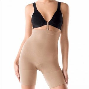 “Slim Cognito” Spanx Shaping Mid-thigh Bodysuit